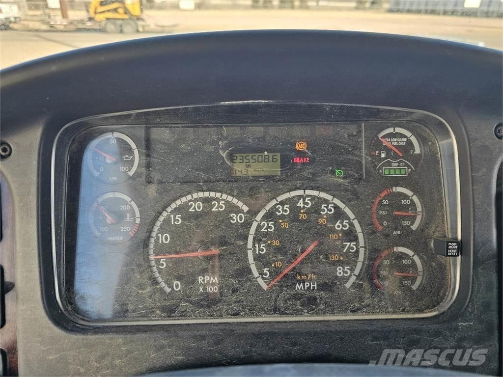 Freightliner M2 106 Vilcēji