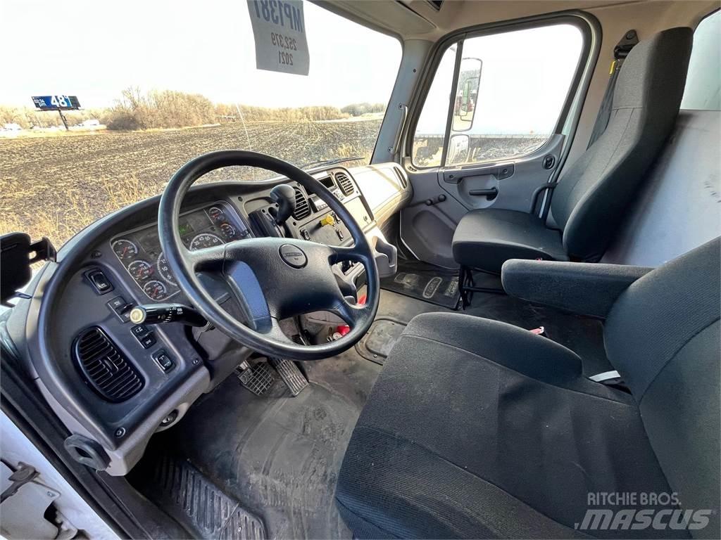 Freightliner M2 106 Furgons