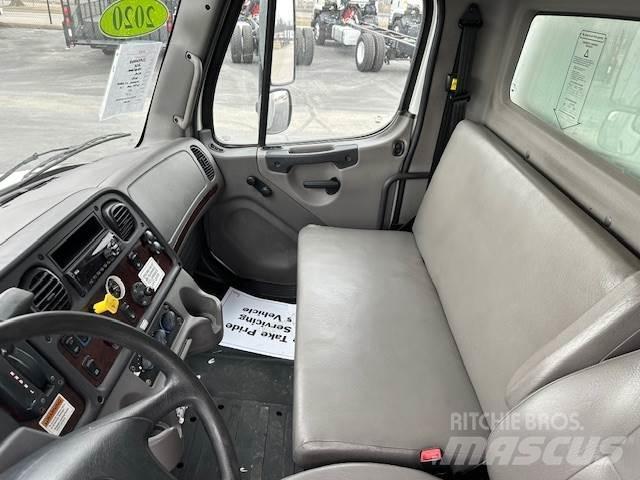 Freightliner M2106 Furgons