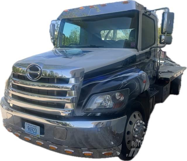 Hino 258ALP Treileri ar āķi