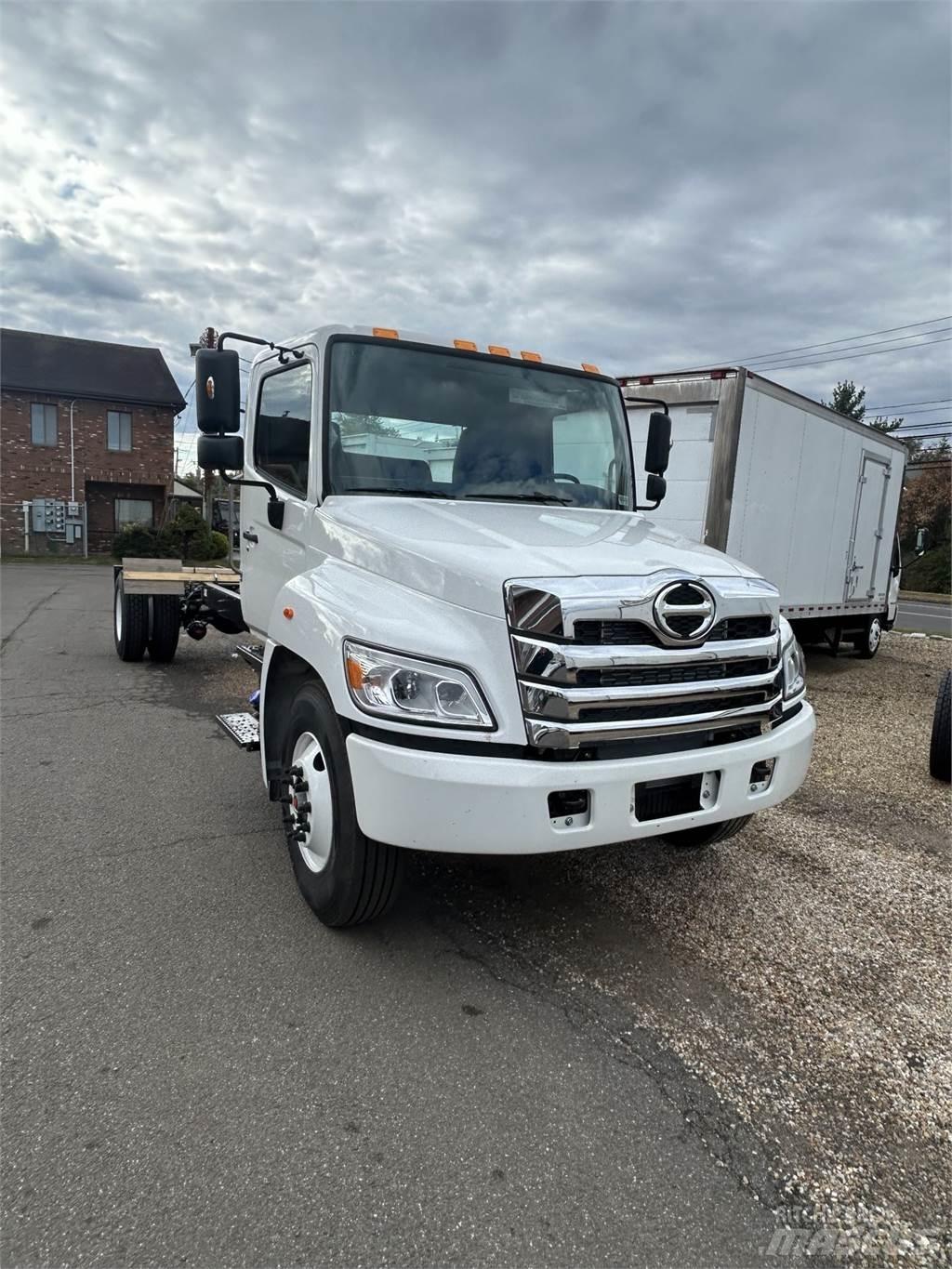 Hino L6 Furgons