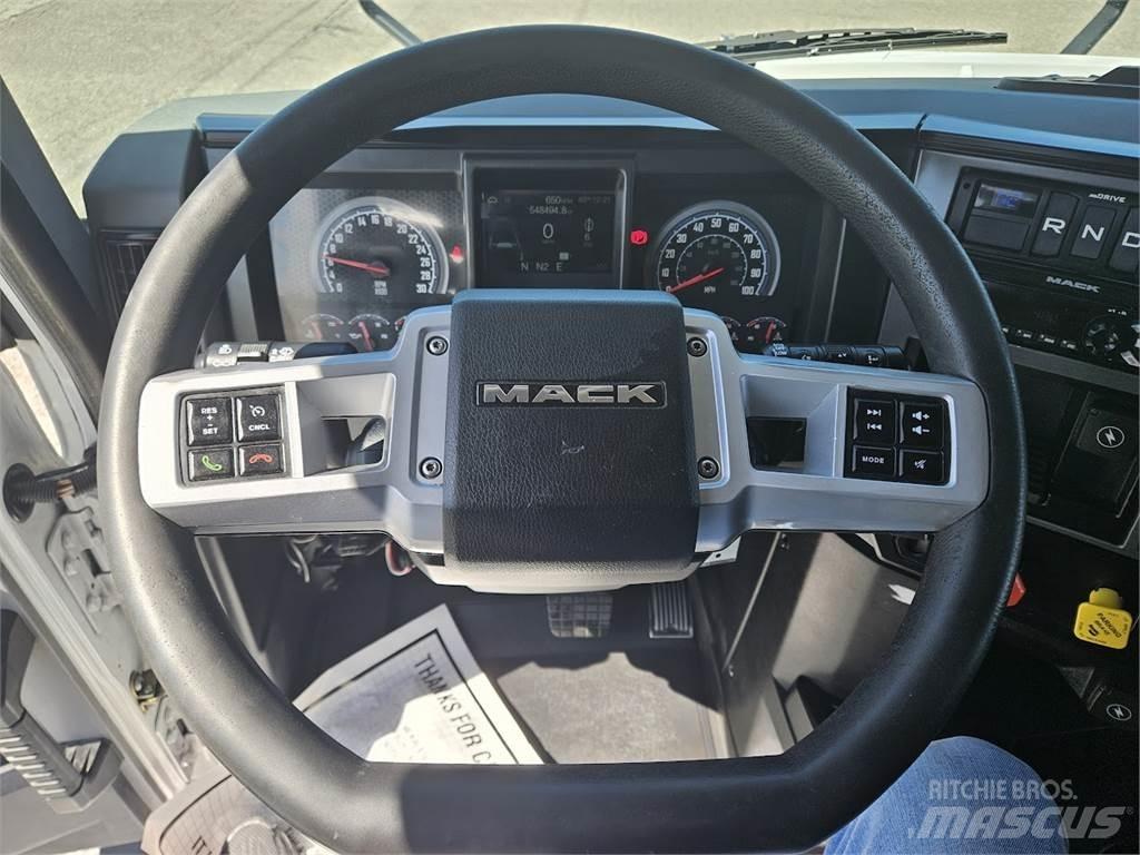 Mack AN64T Vilcēji