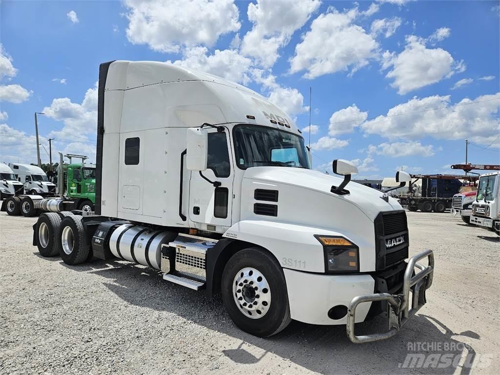 Mack AN64T Vilcēji