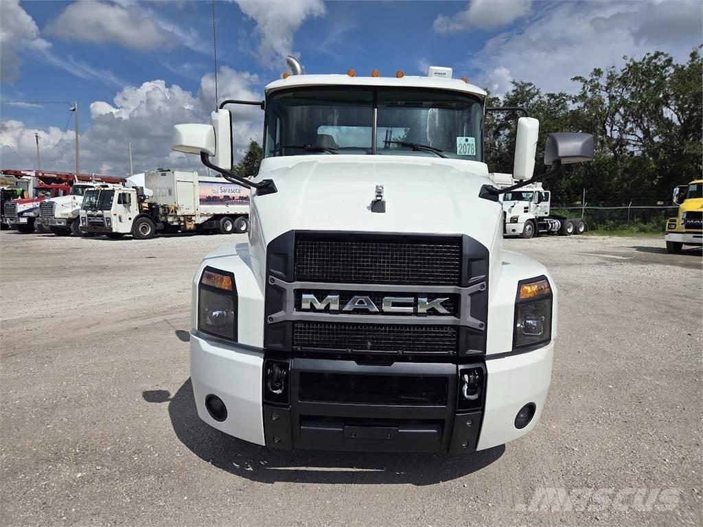 Mack AN64T Vilcēji