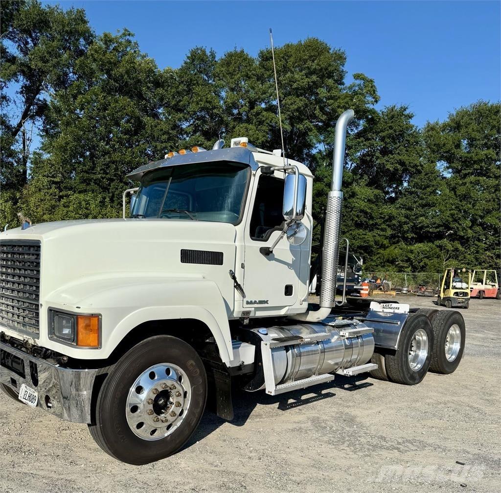 Mack CHU613 Vilcēji