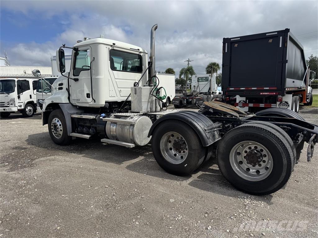 Mack CXU613 Vilcēji