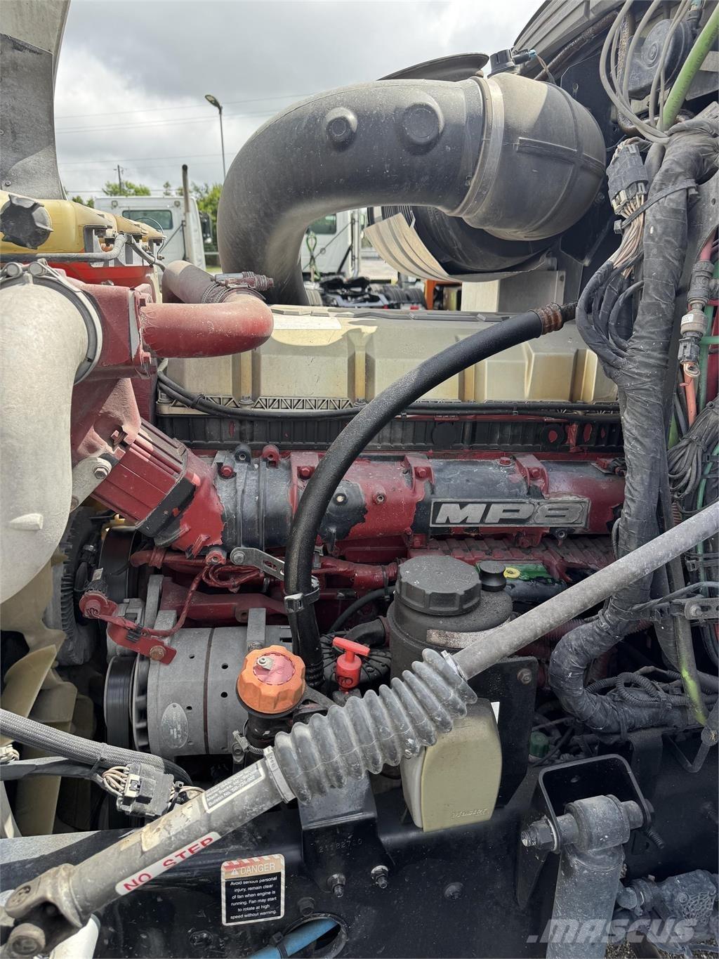 Mack CXU613 Vilcēji