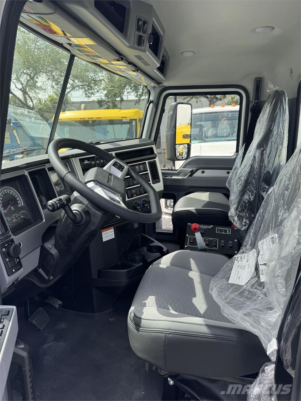 Mack GR64B Betonvedēji