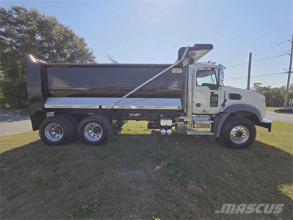 Mack GR64B Pašizgāzējs