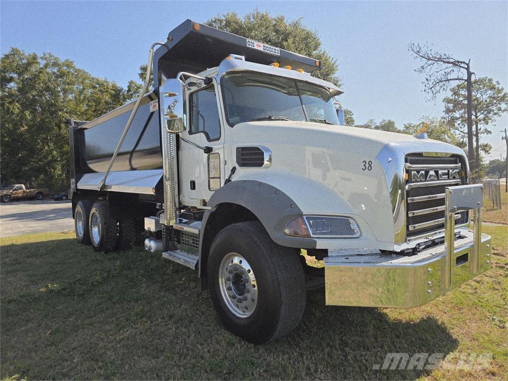 Mack GR64B Pašizgāzējs