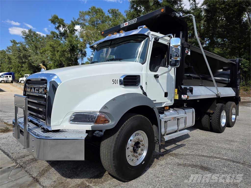 Mack GR64B Pašizgāzējs