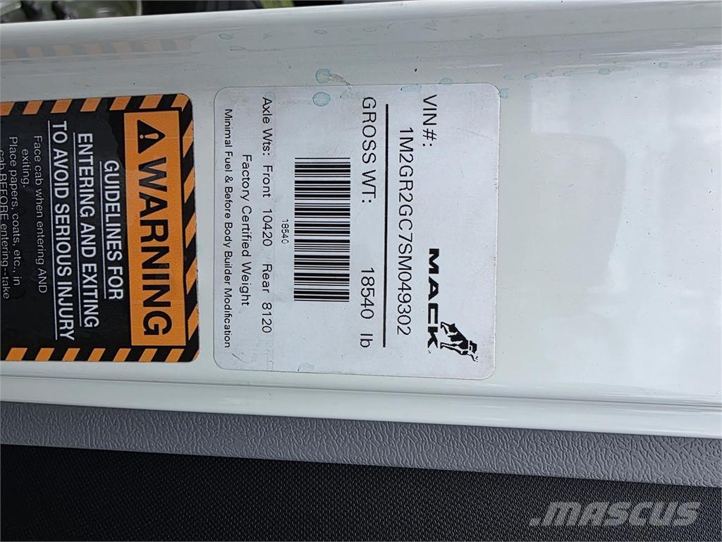 Mack GR64BR Pašizgāzējs