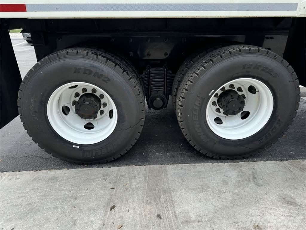 Mack GR64BRX Pašizgāzējs