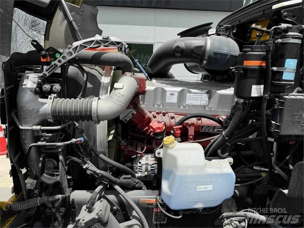Mack GR64BRX Pašizgāzējs