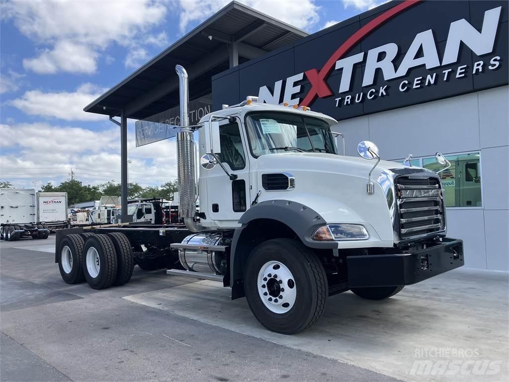 Mack GR64BX Pašizgāzējs