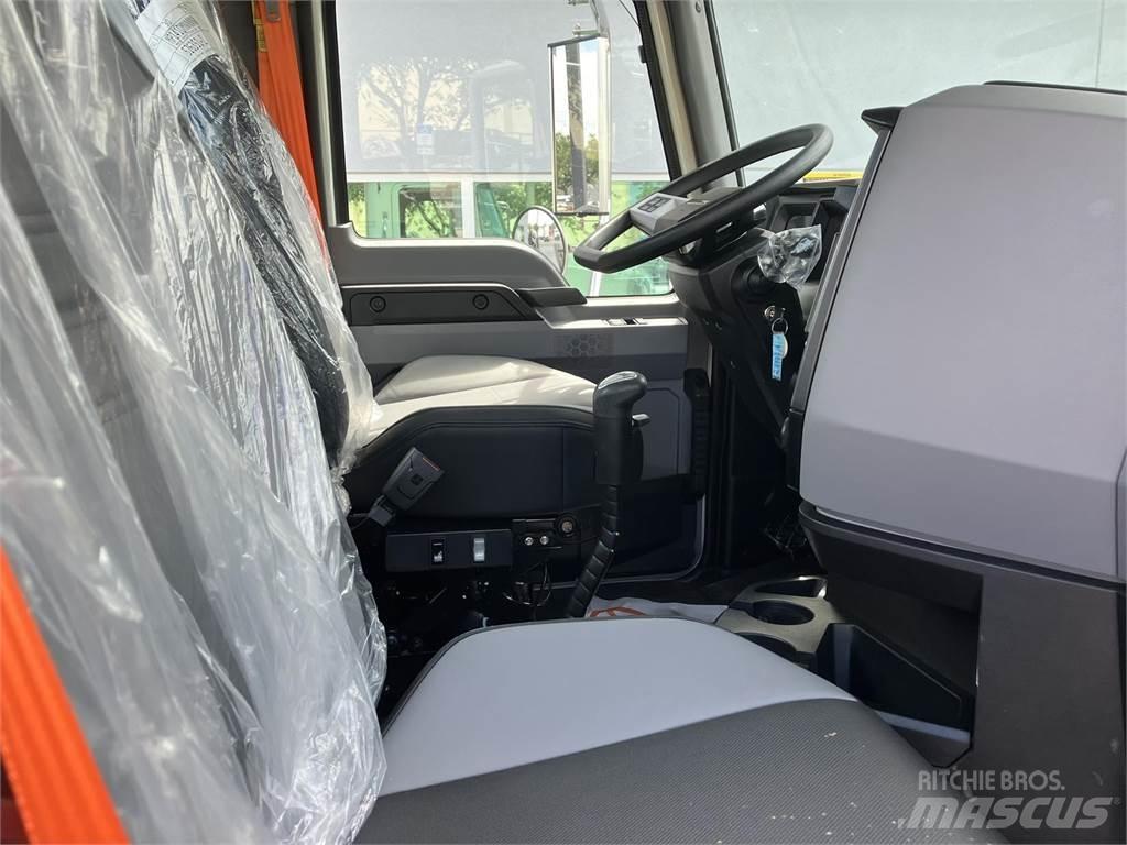Mack GR64BX Pašizgāzējs