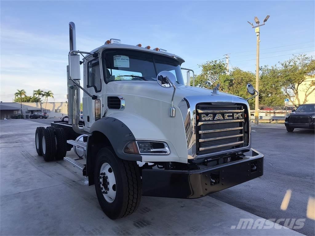 Mack GR64BX Pašizgāzējs