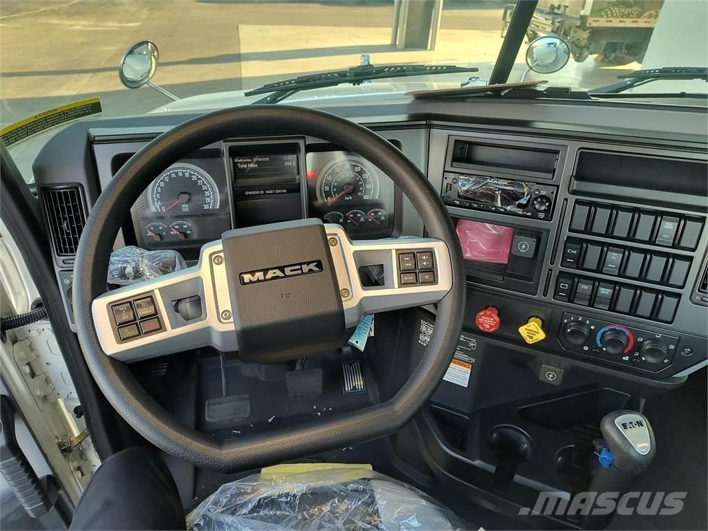 Mack GR64BX Pašizgāzējs