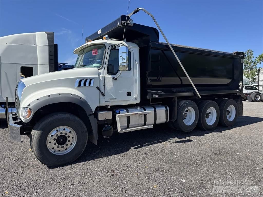 Mack GR64F Pašizgāzējs
