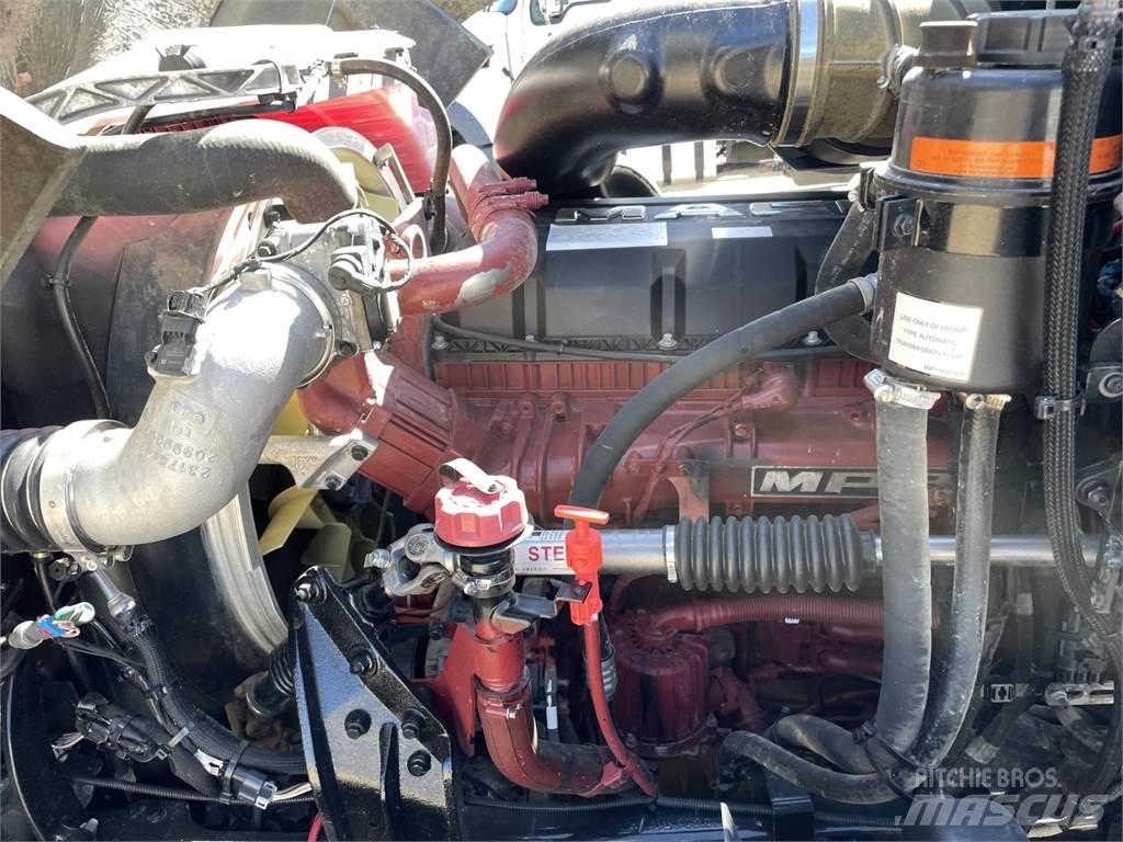 Mack GR64F Vilcēji