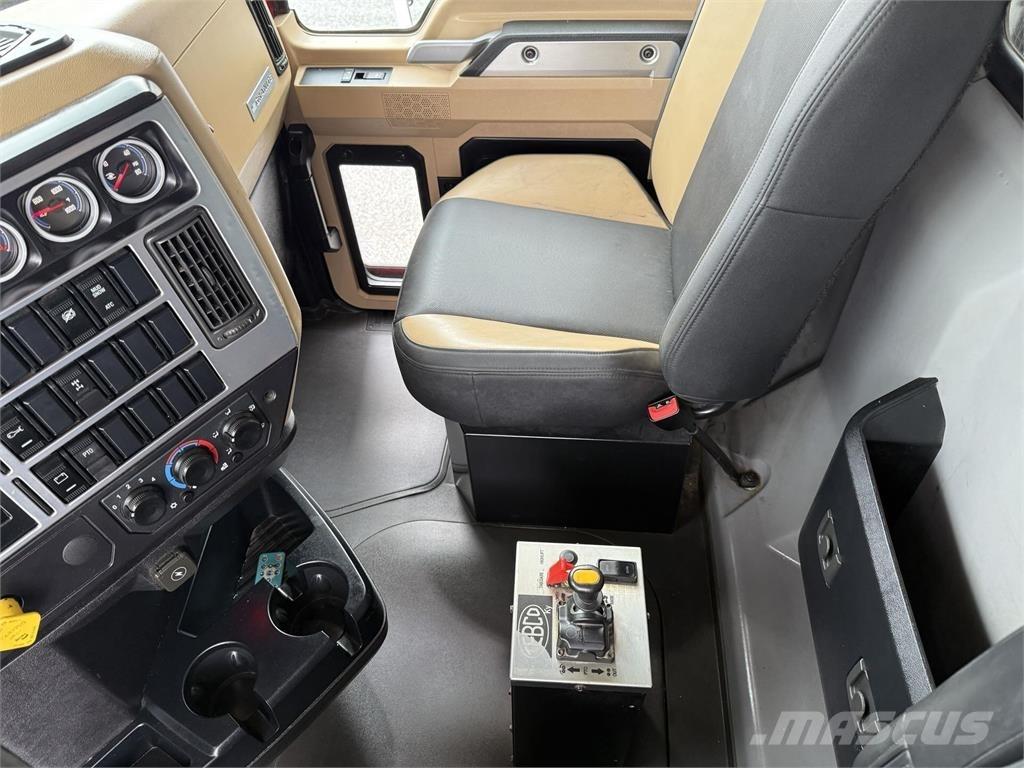Mack GR64F Pašizgāzējs