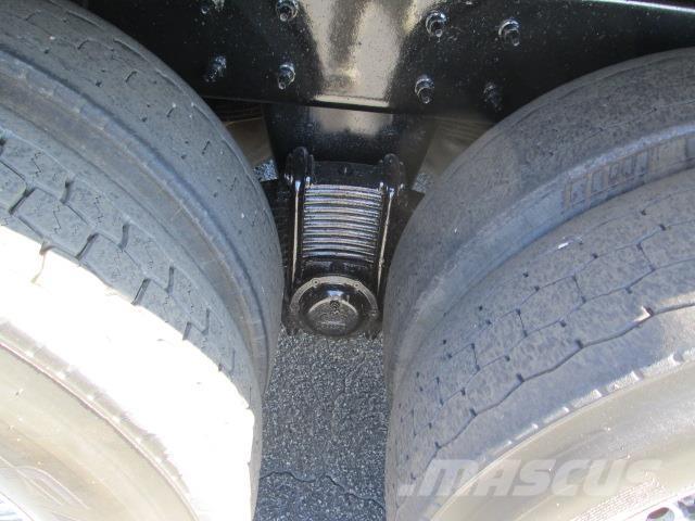 Mack GR64F Pašizgāzējs