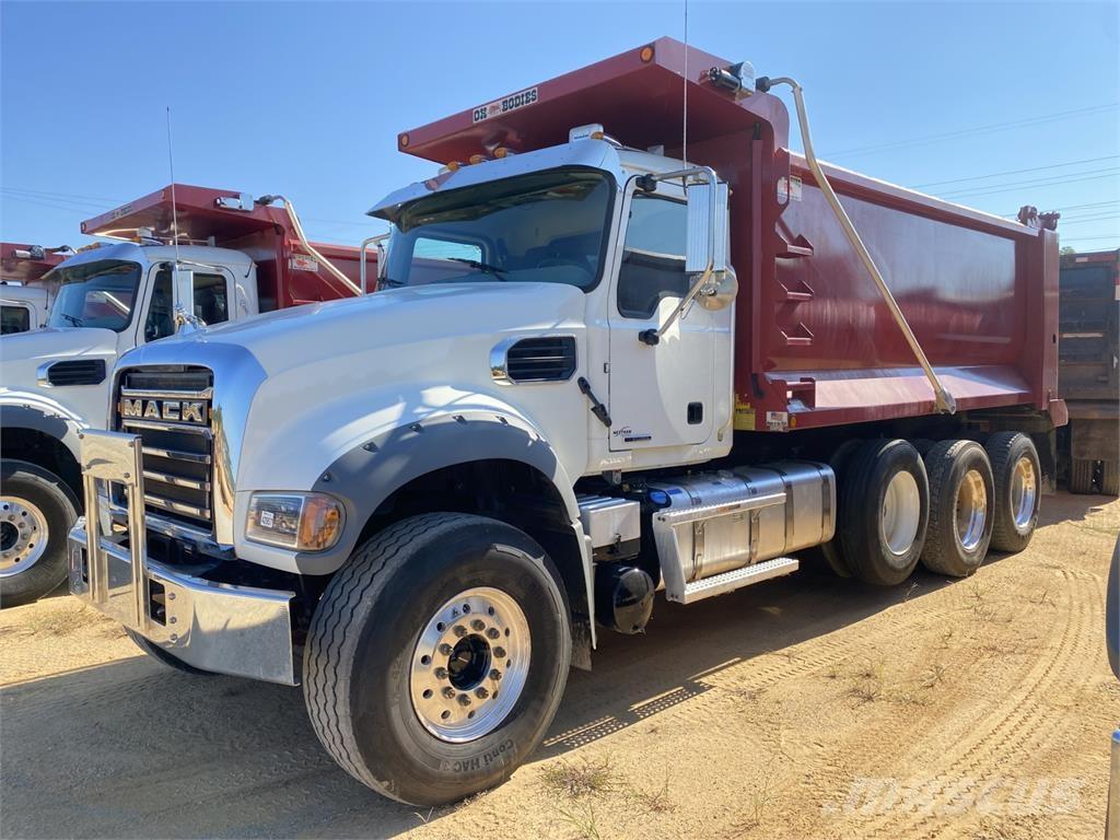 Mack GR64F Pašizgāzējs