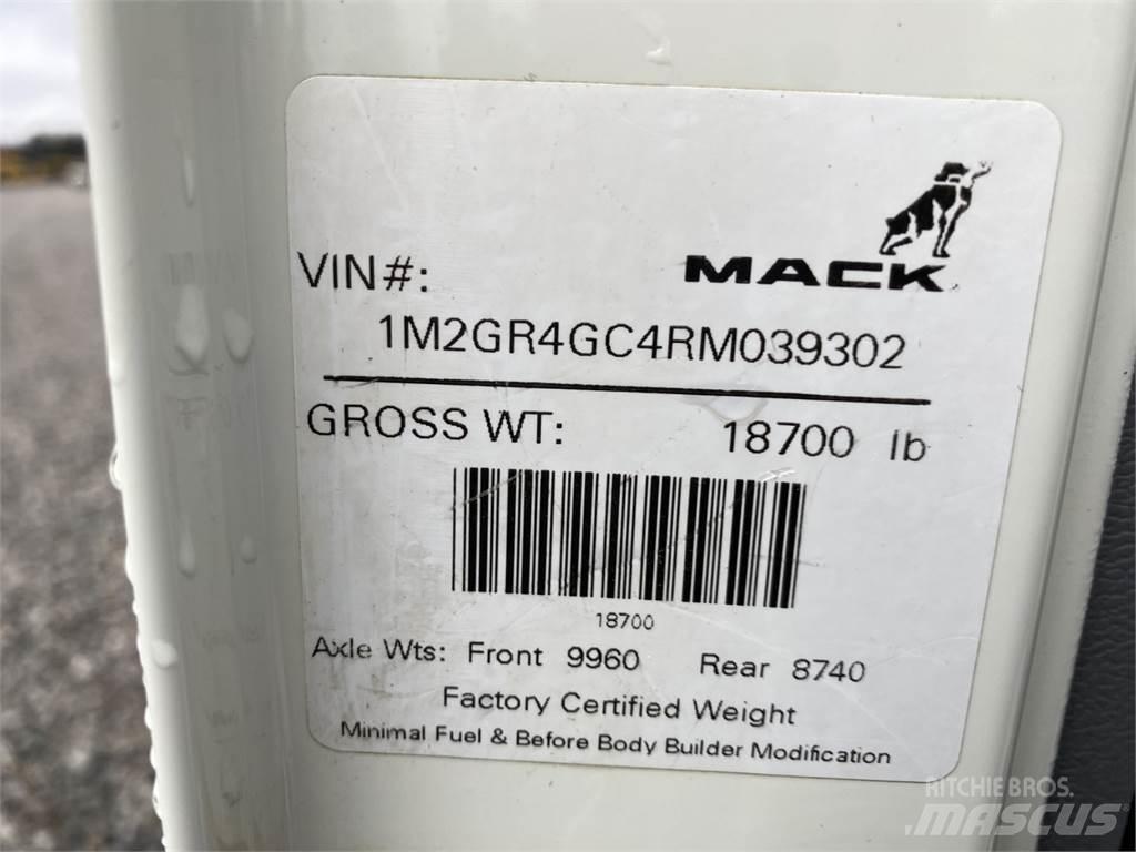 Mack GR64FR Pašizgāzējs