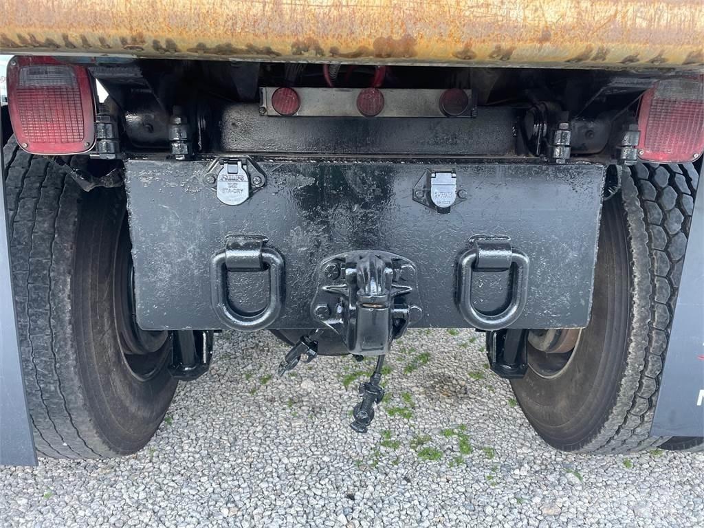 Mack GR64FR Pašizgāzējs