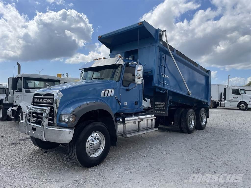Mack GR64FR Pašizgāzējs