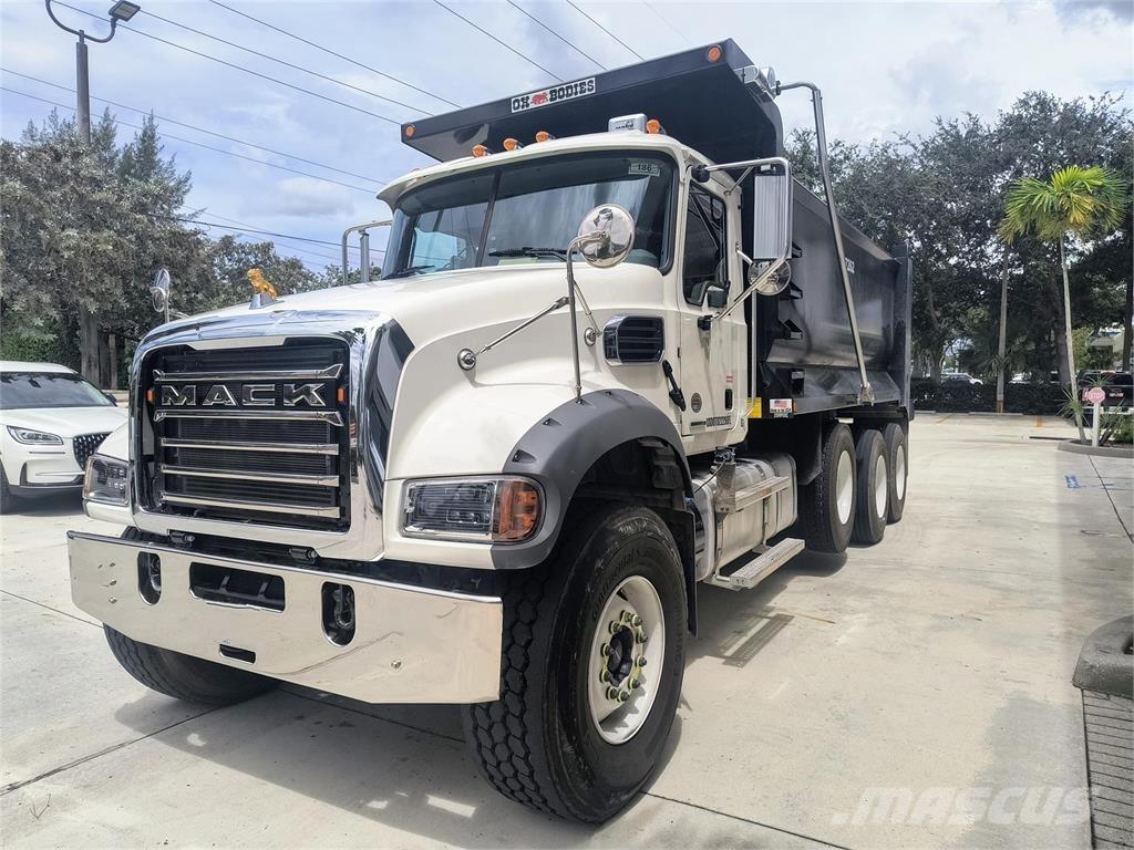 Mack GR64FR Pašizgāzējs