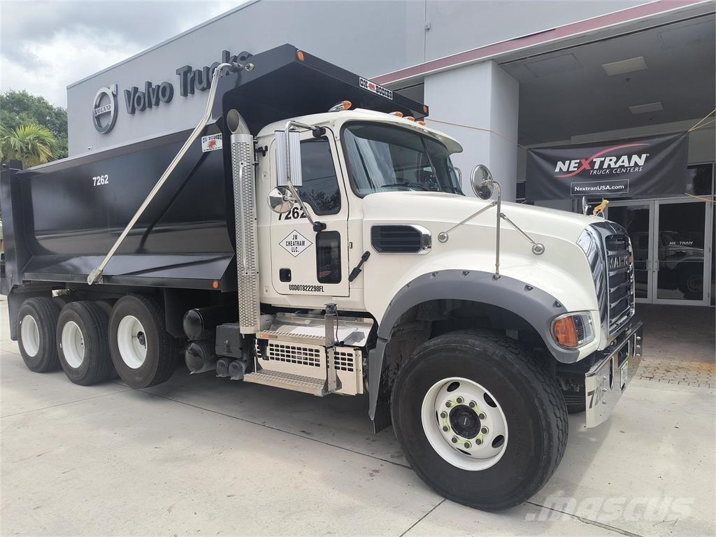 Mack GR64FR Pašizgāzējs