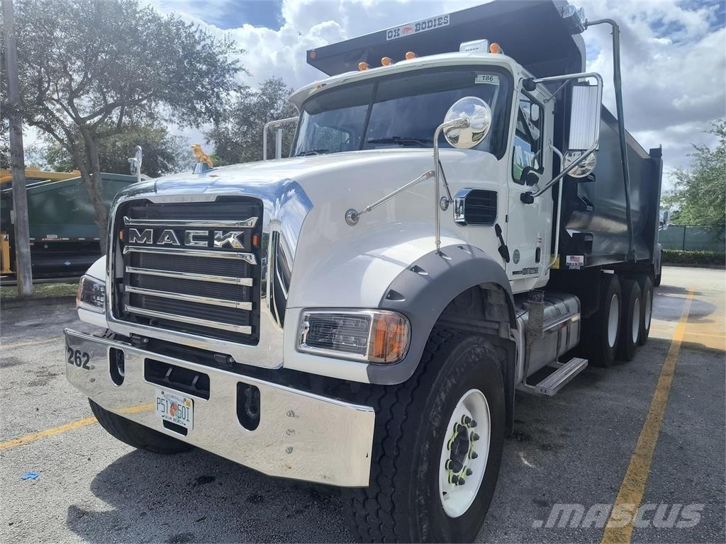 Mack GR64FR Pašizgāzējs