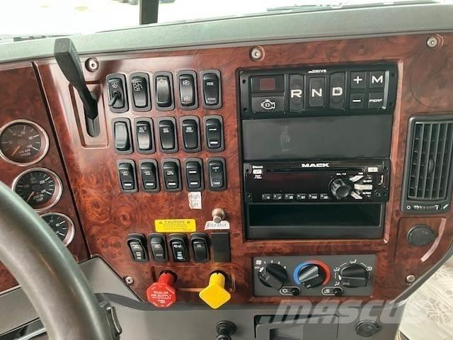 Mack GU800 Šasija ar kabīni