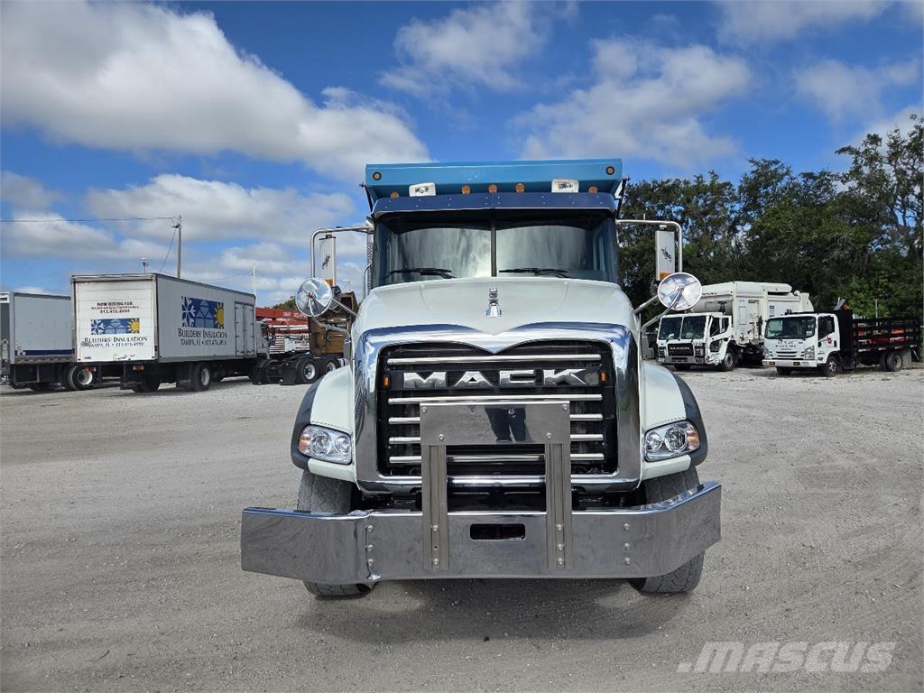 Mack GU813 Pašizgāzējs