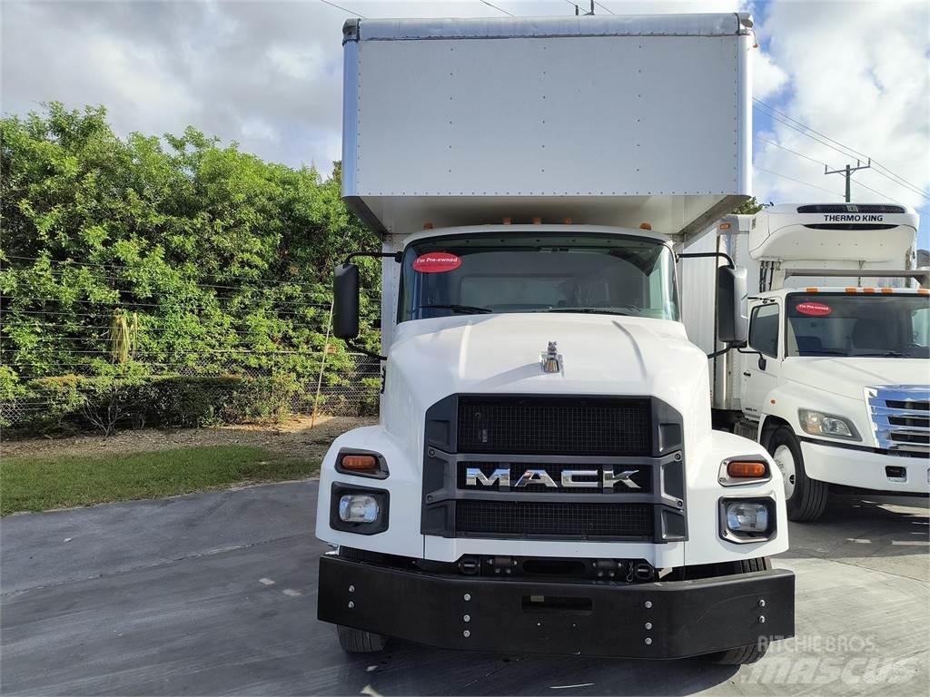 Mack MD6 Furgons