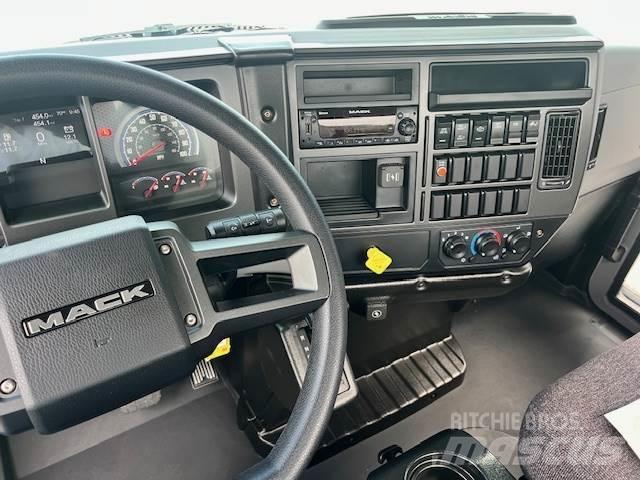 Mack MD6 42R Šasija ar kabīni