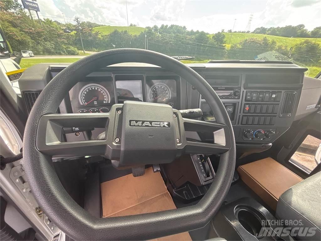Mack MD6 42R Šasija ar kabīni