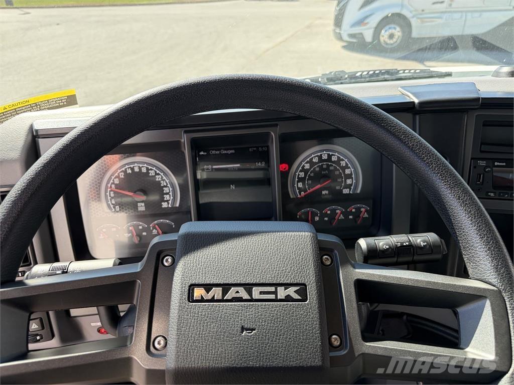 Mack MD6 42R Furgons