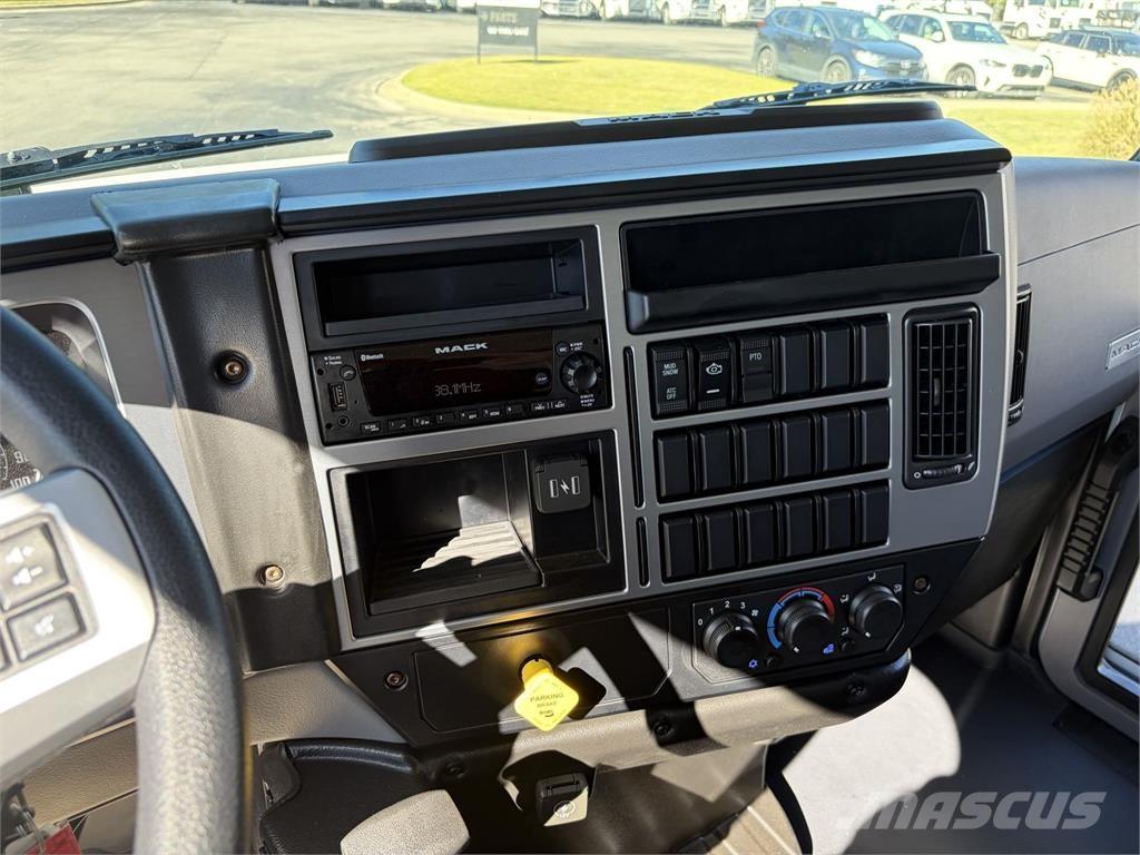 Mack MD6 42R Furgons