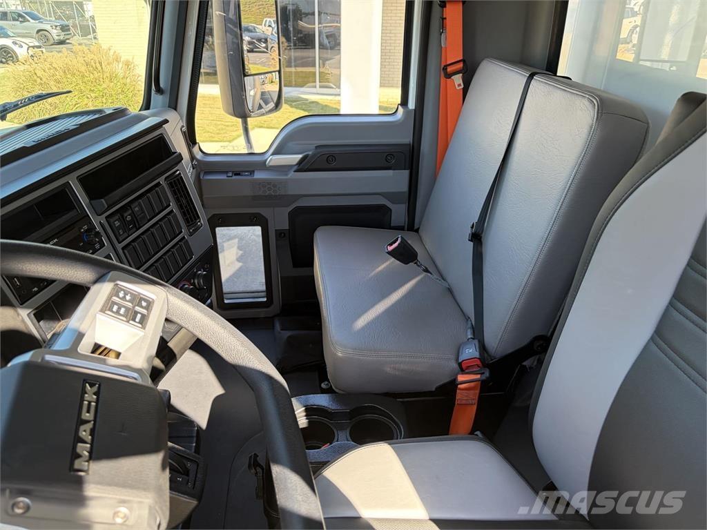 Mack MD6 42R Furgons