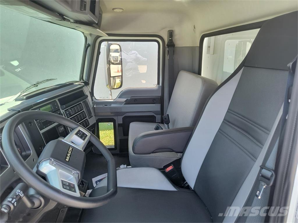 Mack MD6 42R Furgons