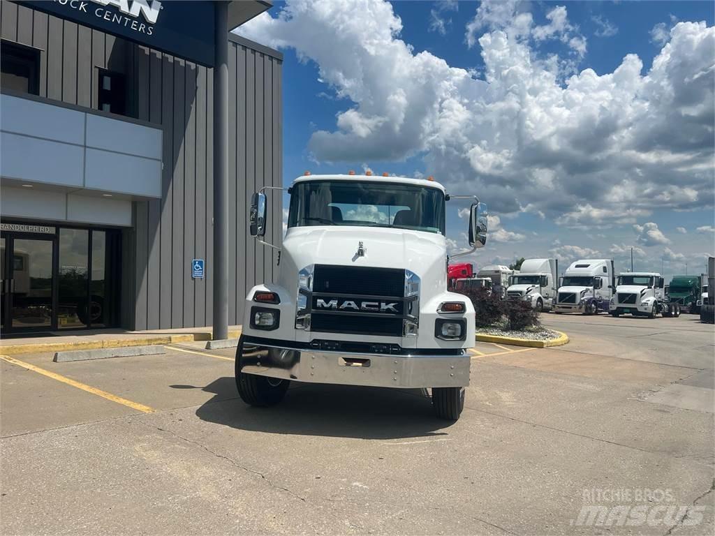 Mack MD642 Šasija ar kabīni