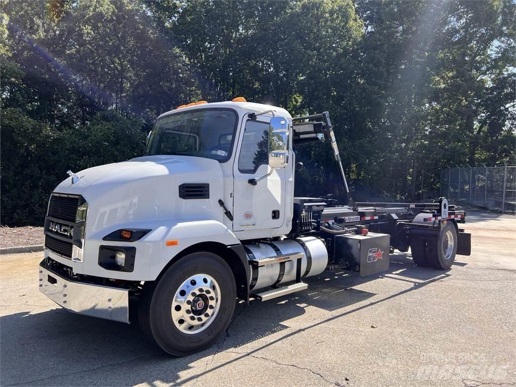 Mack MD7 42R Šasija ar kabīni