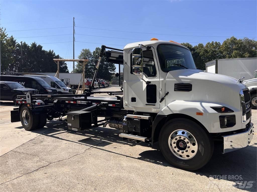 Mack MD7 42R Šasija ar kabīni