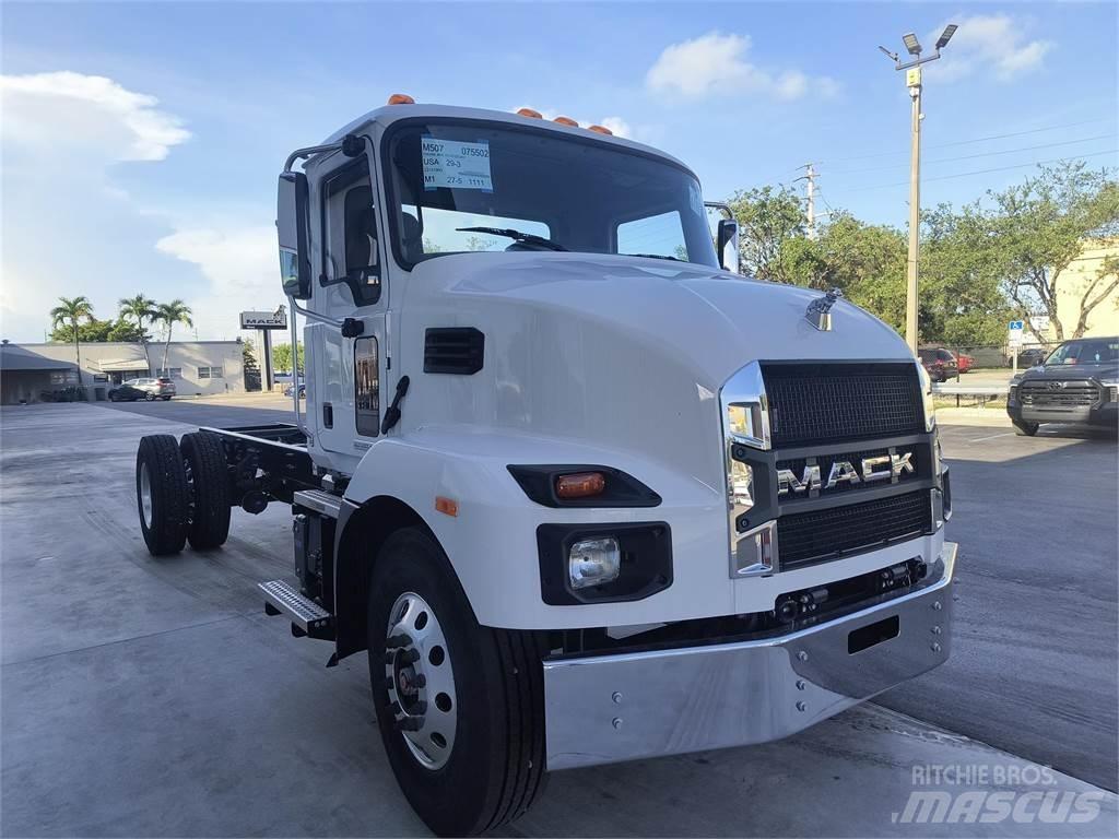 Mack MD7 42R Šasija ar kabīni