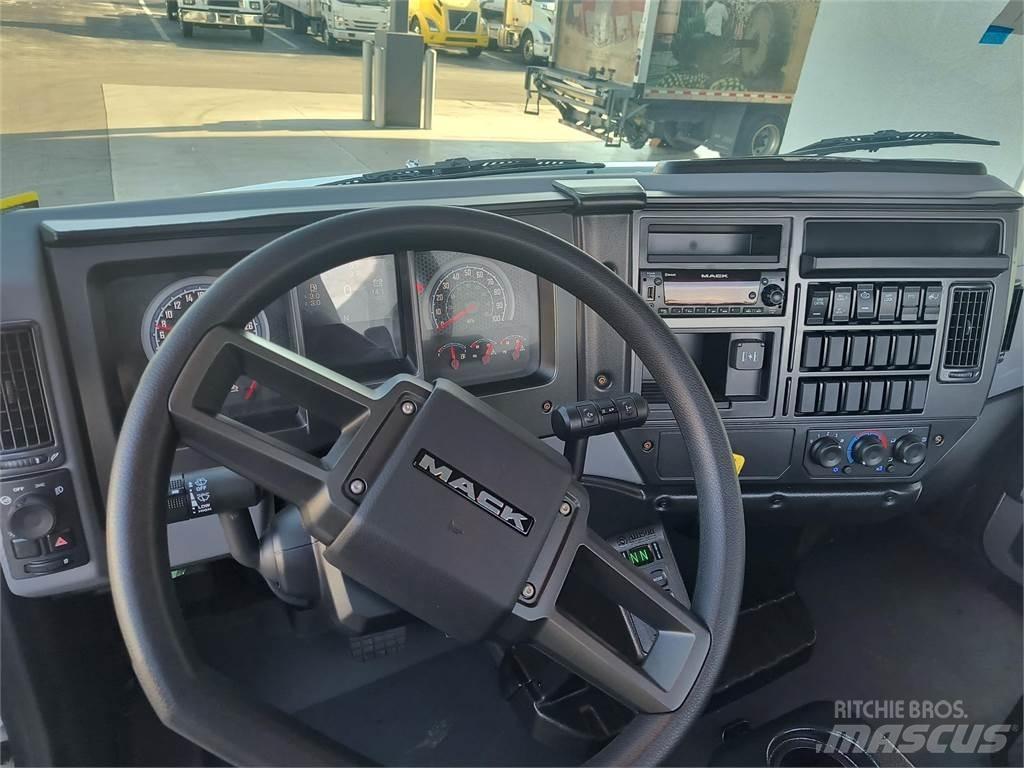 Mack MD7 42R Šasija ar kabīni