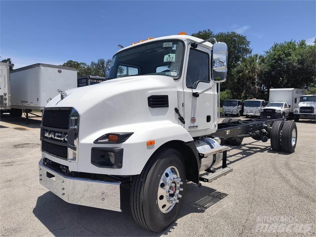 Mack MD7 42R Šasija ar kabīni