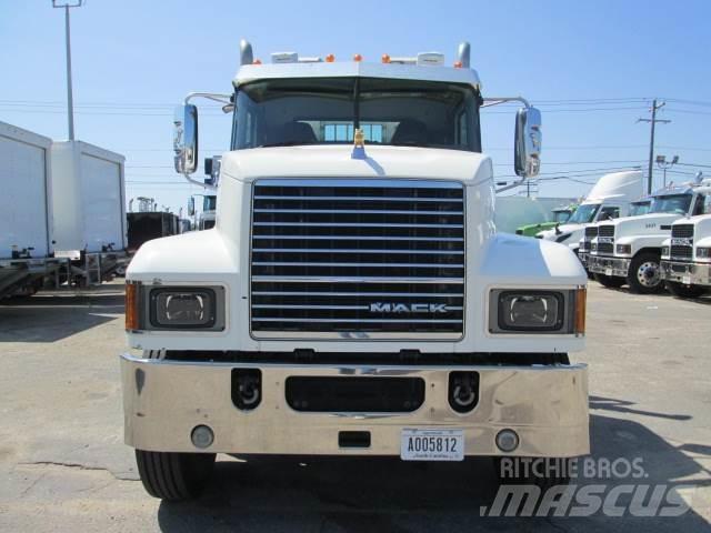 Mack PI64T Vilcēji