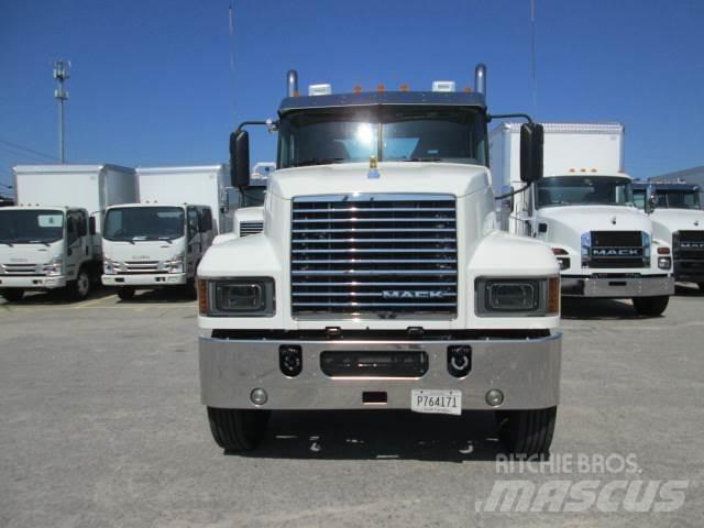 Mack PI64T Vilcēji